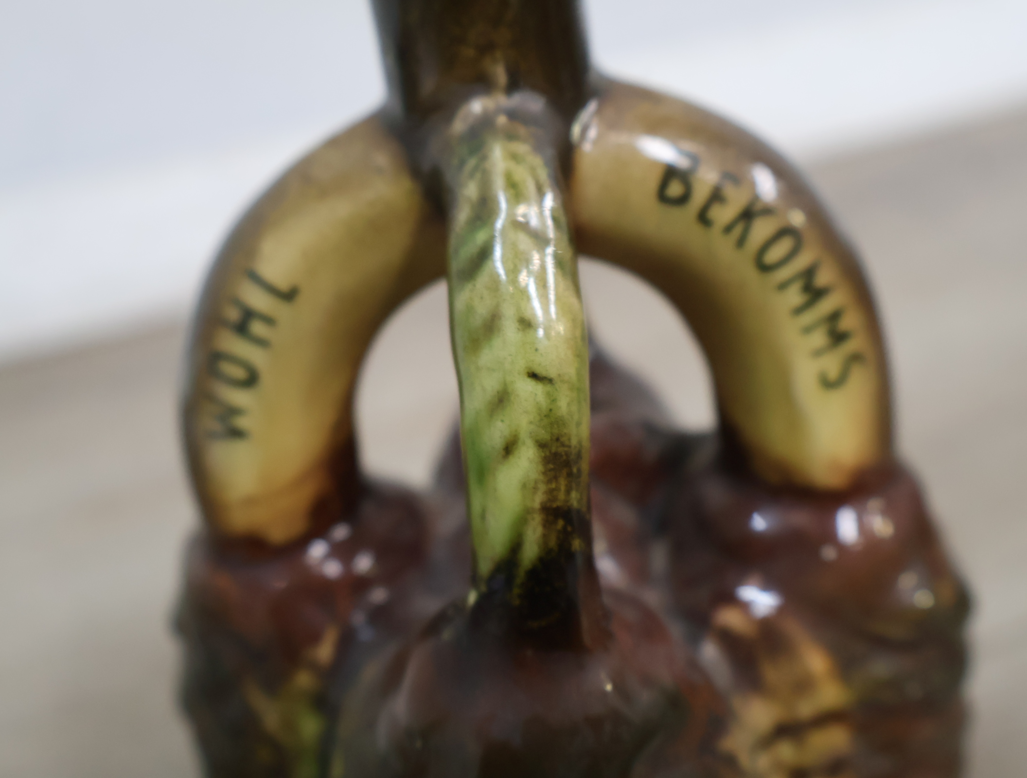 Ceramische Schwarzwälder Kirschwasser fles in dennenappelvorm – foto 13 – kavel bij GSD Auctions, Zoeterwoude