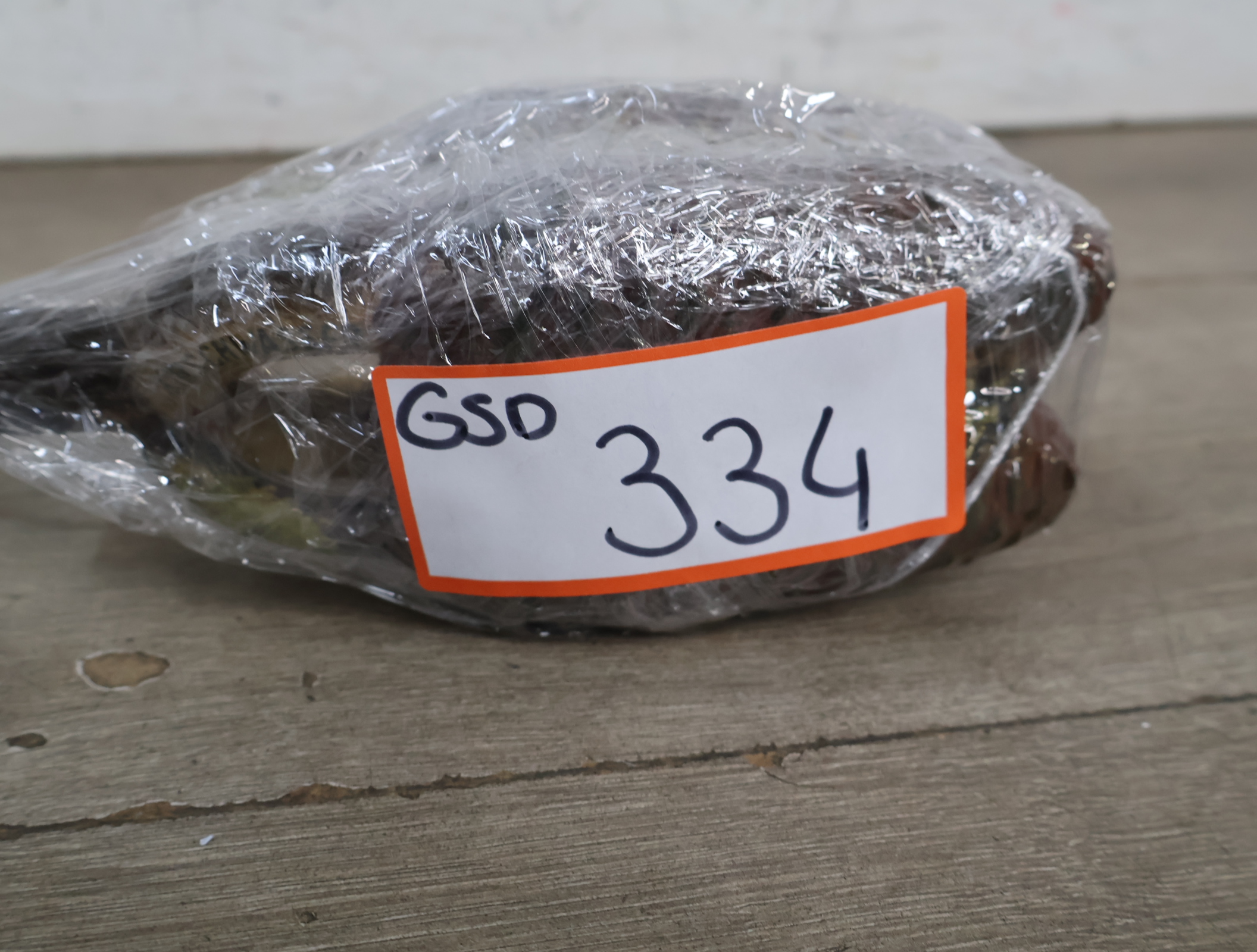 Ceramische Schwarzwälder Kirschwasser fles in dennenappelvorm – foto 17 – kavel bij GSD Auctions, Zoeterwoude