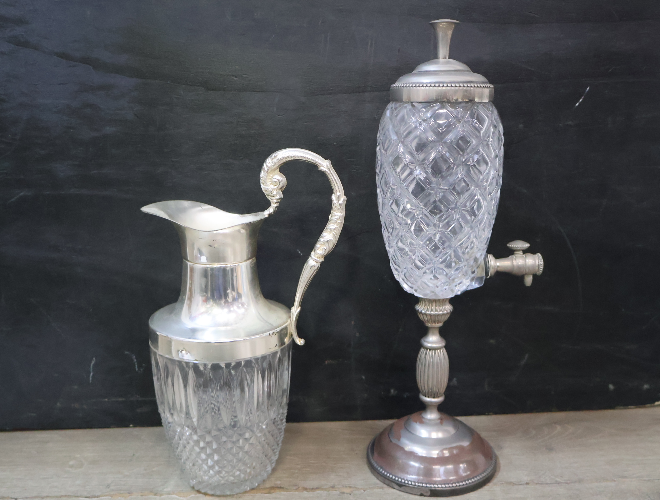 Kristallen behuizing met verzilverde kan en dispenser – foto 4 – kavel bij GSD Auctions, Zoeterwoude