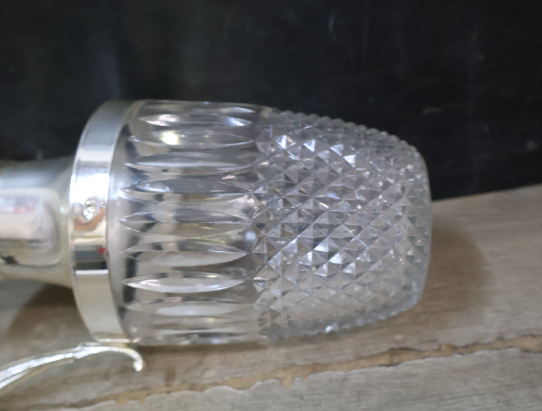 Kristallen behuizing met verzilverde kan en dispenser – foto 11 – kavel bij GSD Auctions, Zoeterwoude