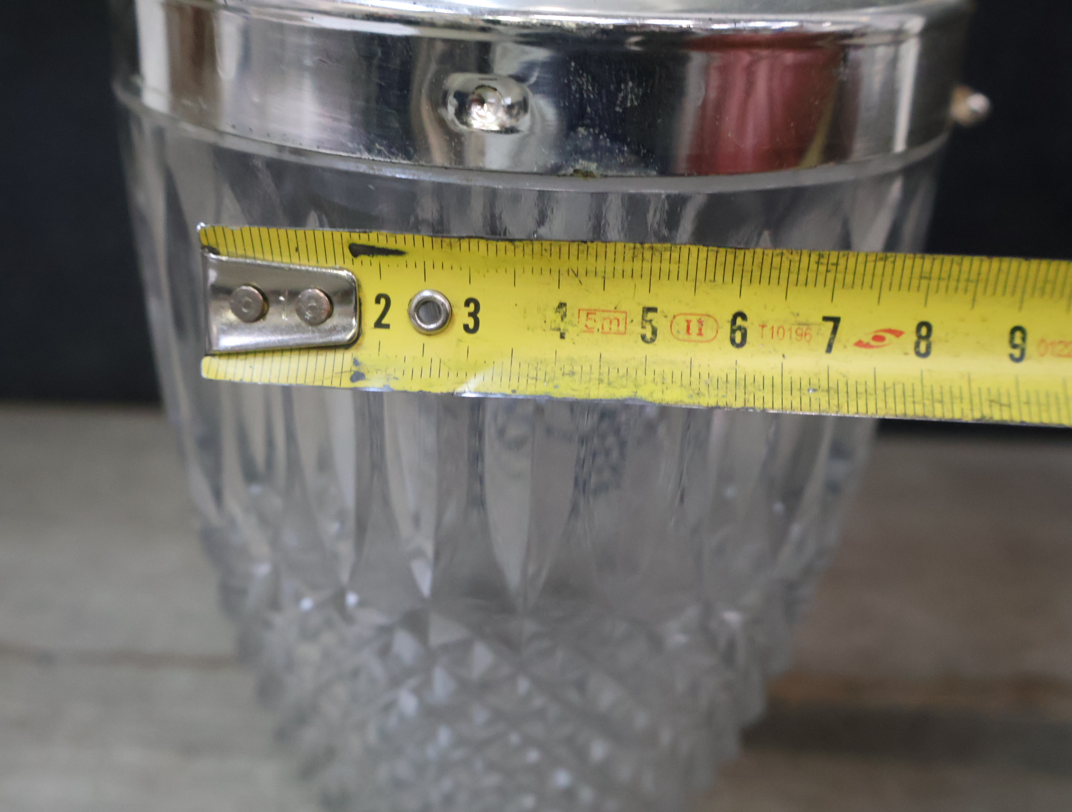 Kristallen behuizing met verzilverde kan en dispenser – foto 13 – kavel bij GSD Auctions, Zoeterwoude