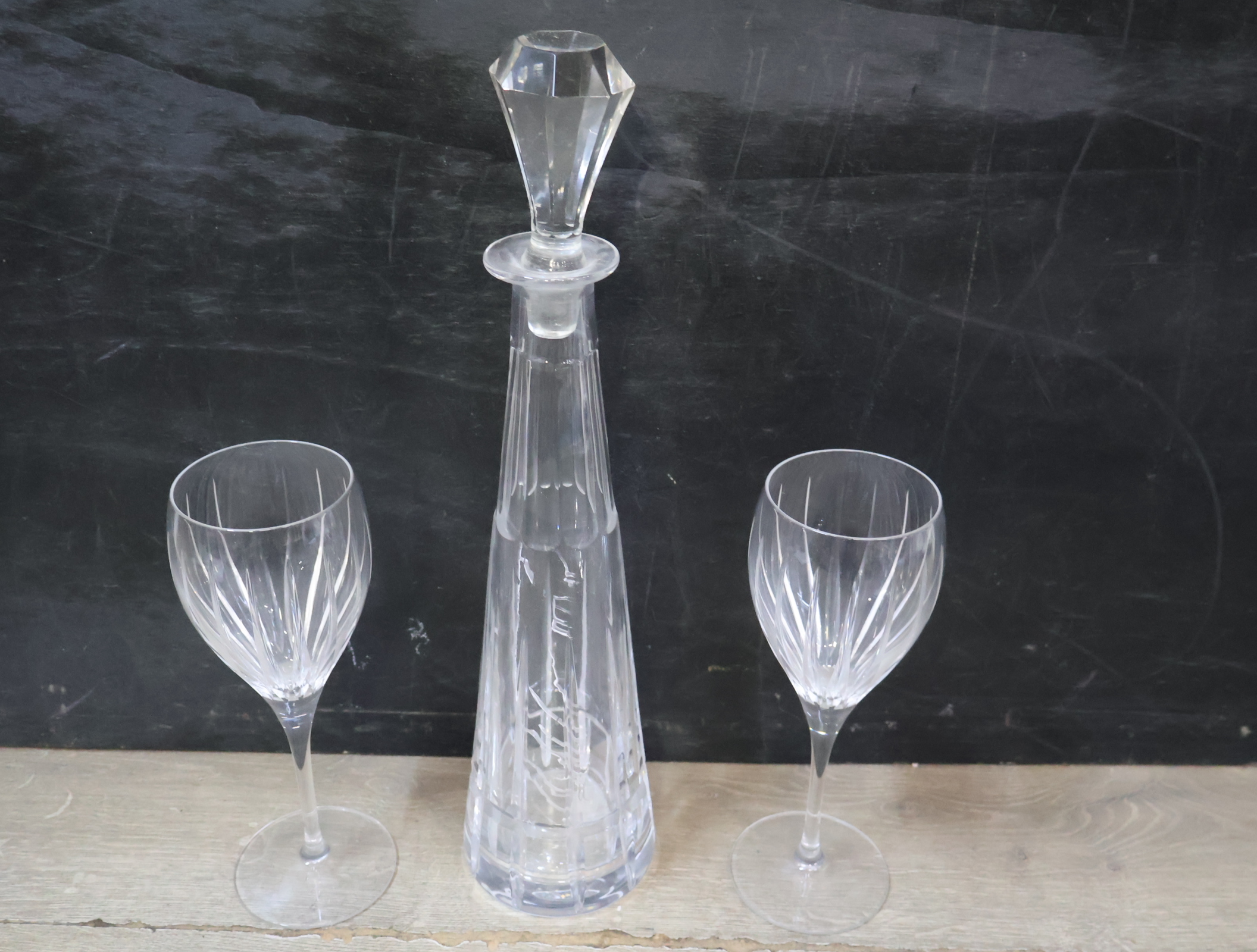 Kristallen karaf met vier wijnglazen en zilverkleurig dienblad – foto 7 – kavel bij GSD Auctions, Zoeterwoude