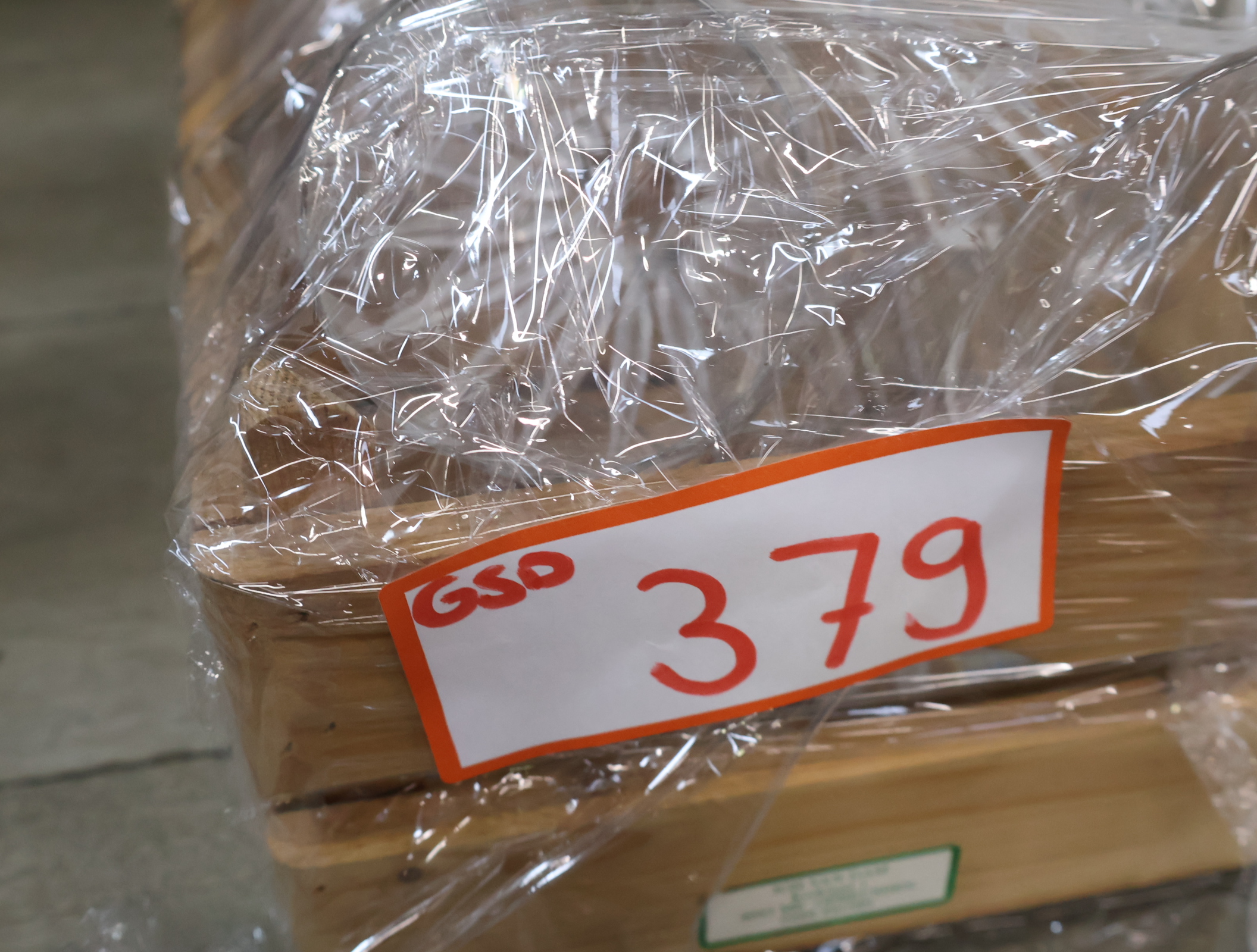 Kristallen karaf met vier wijnglazen en zilverkleurig dienblad – foto 28 – kavel bij GSD Auctions, Zoeterwoude