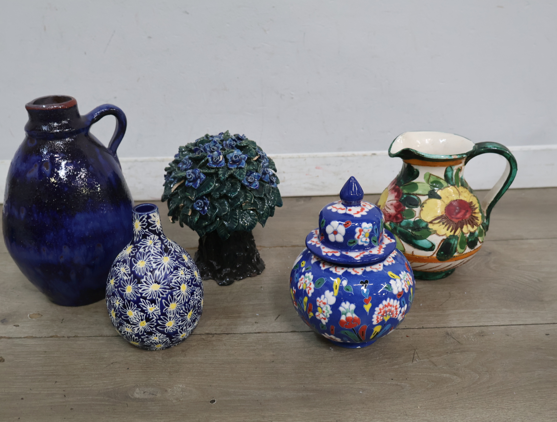 Set van vijf keramische vazen en kruikjes – foto 5 – kavel bij GSD Auctions, Zoeterwoude