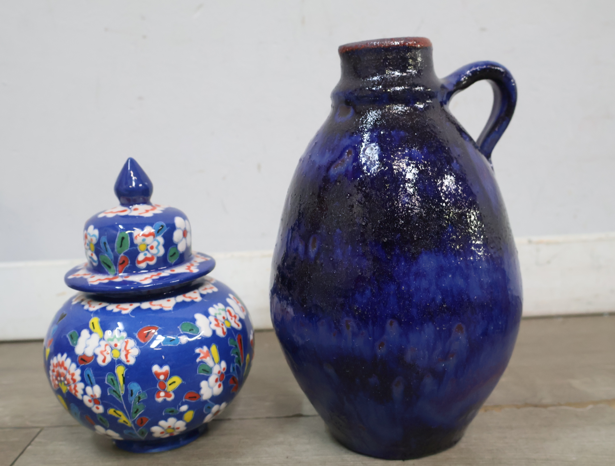 Set van vijf keramische vazen en kruikjes – foto 16 – kavel bij GSD Auctions, Zoeterwoude