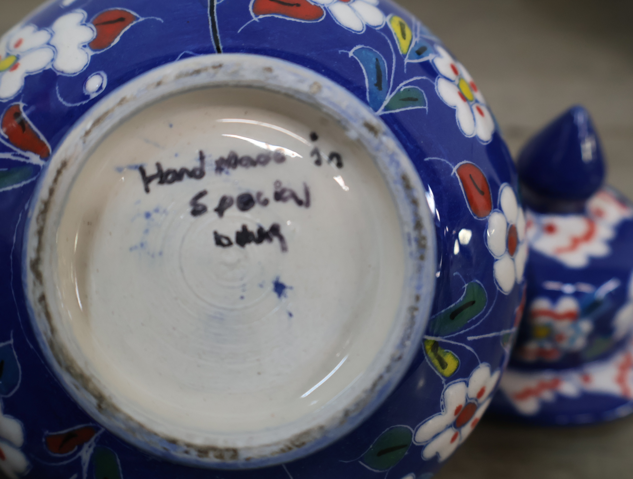 Set van vijf keramische vazen en kruikjes – foto 19 – kavel bij GSD Auctions, Zoeterwoude