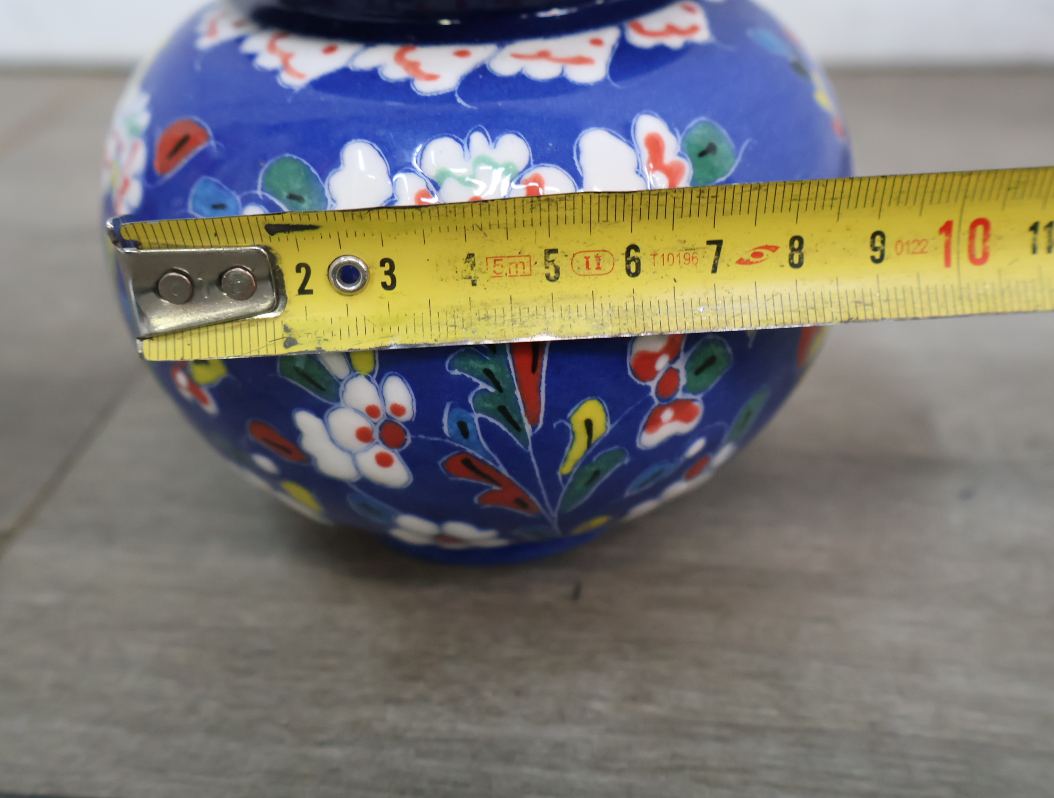 Set van vijf keramische vazen en kruikjes – foto 26 – kavel bij GSD Auctions, Zoeterwoude