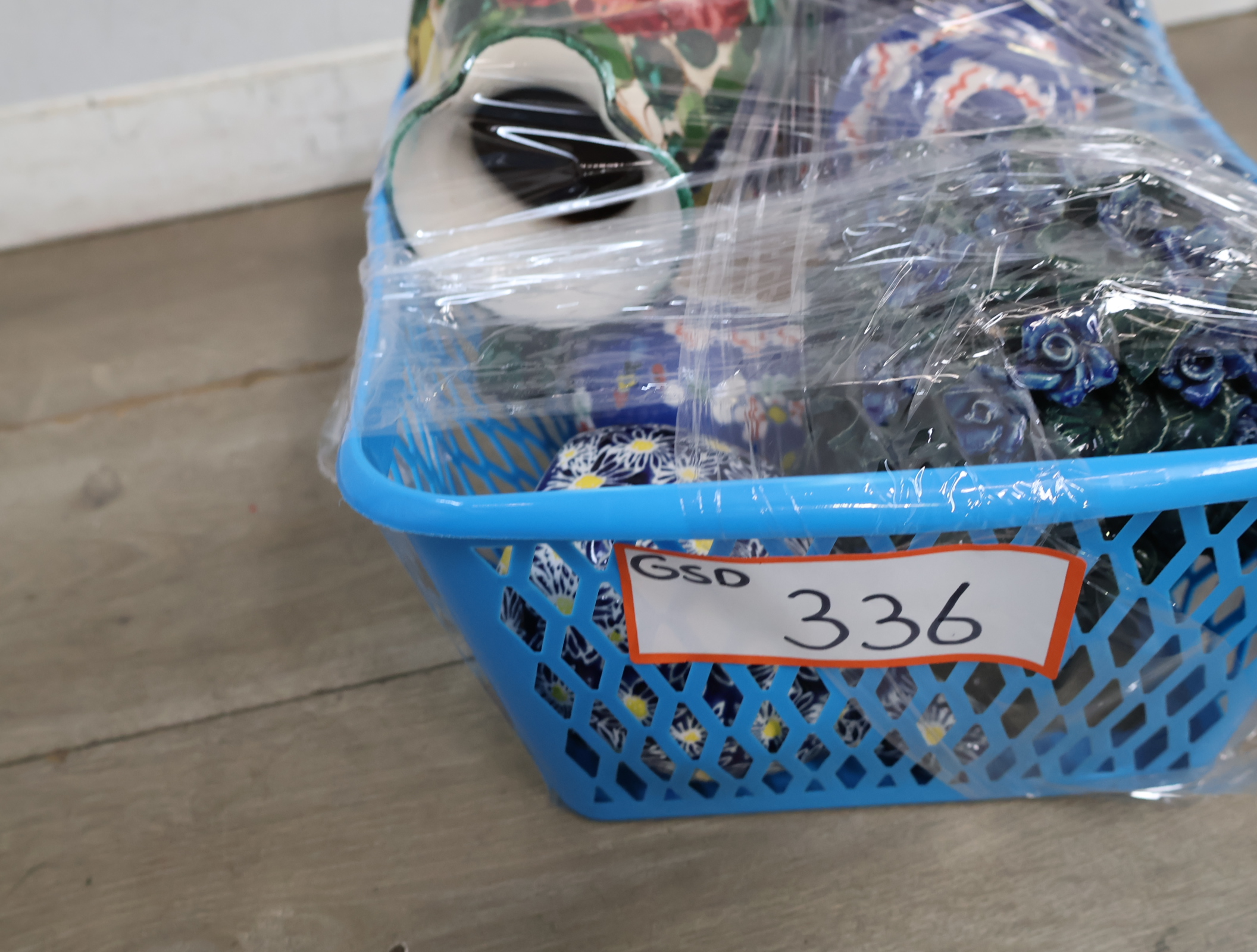 Set van vijf keramische vazen en kruikjes – foto 28 – kavel bij GSD Auctions, Zoeterwoude