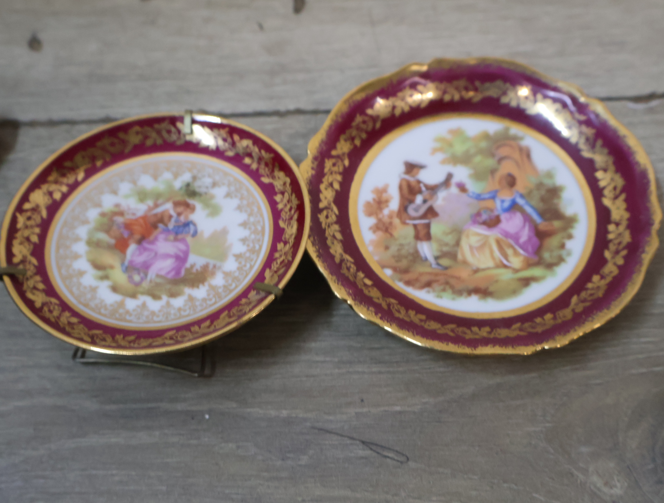 Set van decoratief porseleinen sieradenbakjes, bordjes en vaasje – foto 9 – kavel bij GSD Auctions, Zoeterwoude