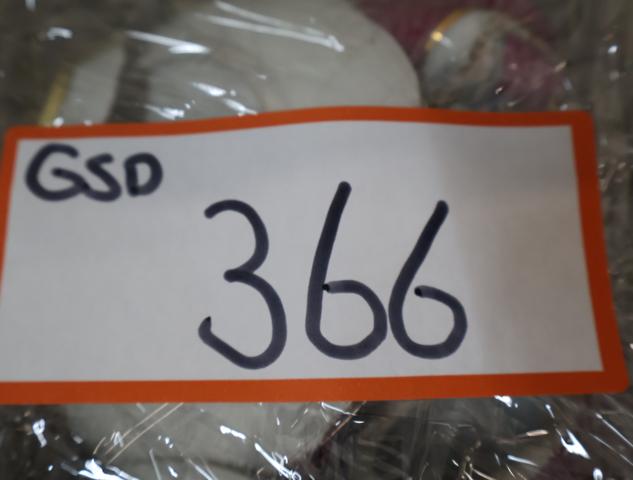 Set van decoratief porseleinen sieradenbakjes, bordjes en vaasje – foto 14 – kavel bij GSD Auctions, Zoeterwoude