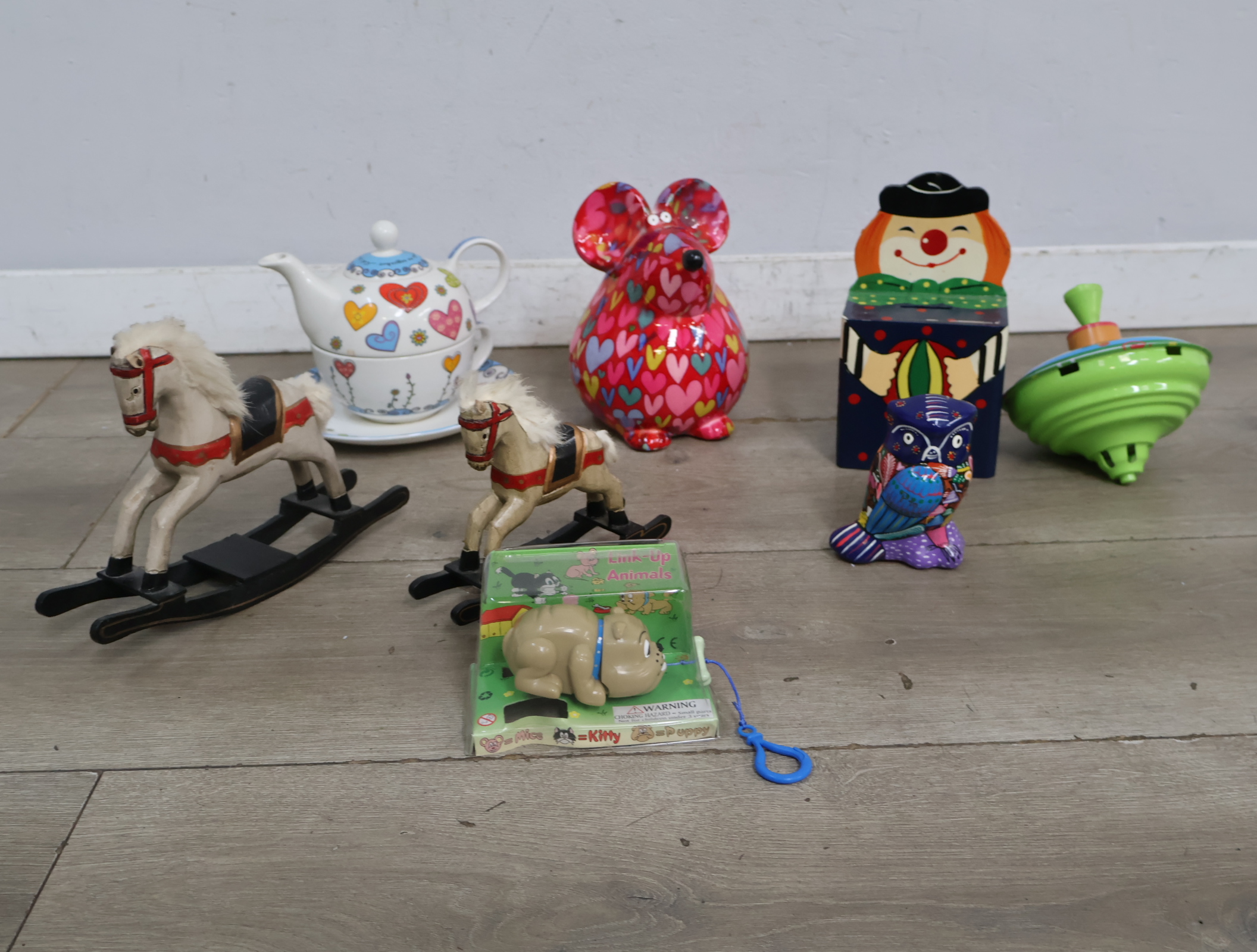Stoffen hobbelpaardjes, theepot en blikken speelgoed – foto 3 – kavel bij GSD Auctions, Zoeterwoude