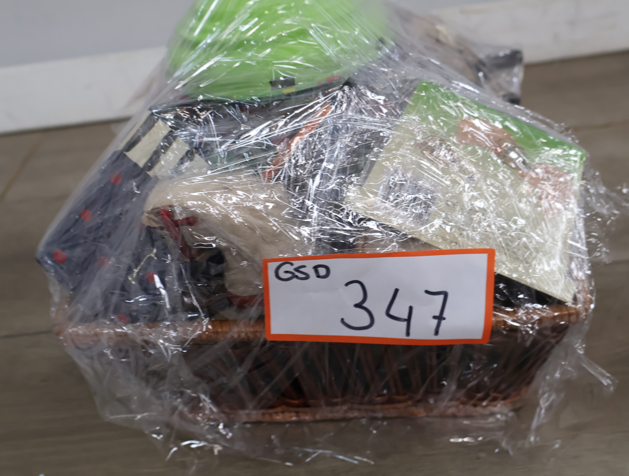 Stoffen hobbelpaardjes, theepot en blikken speelgoed – foto 20 – kavel bij GSD Auctions, Zoeterwoude