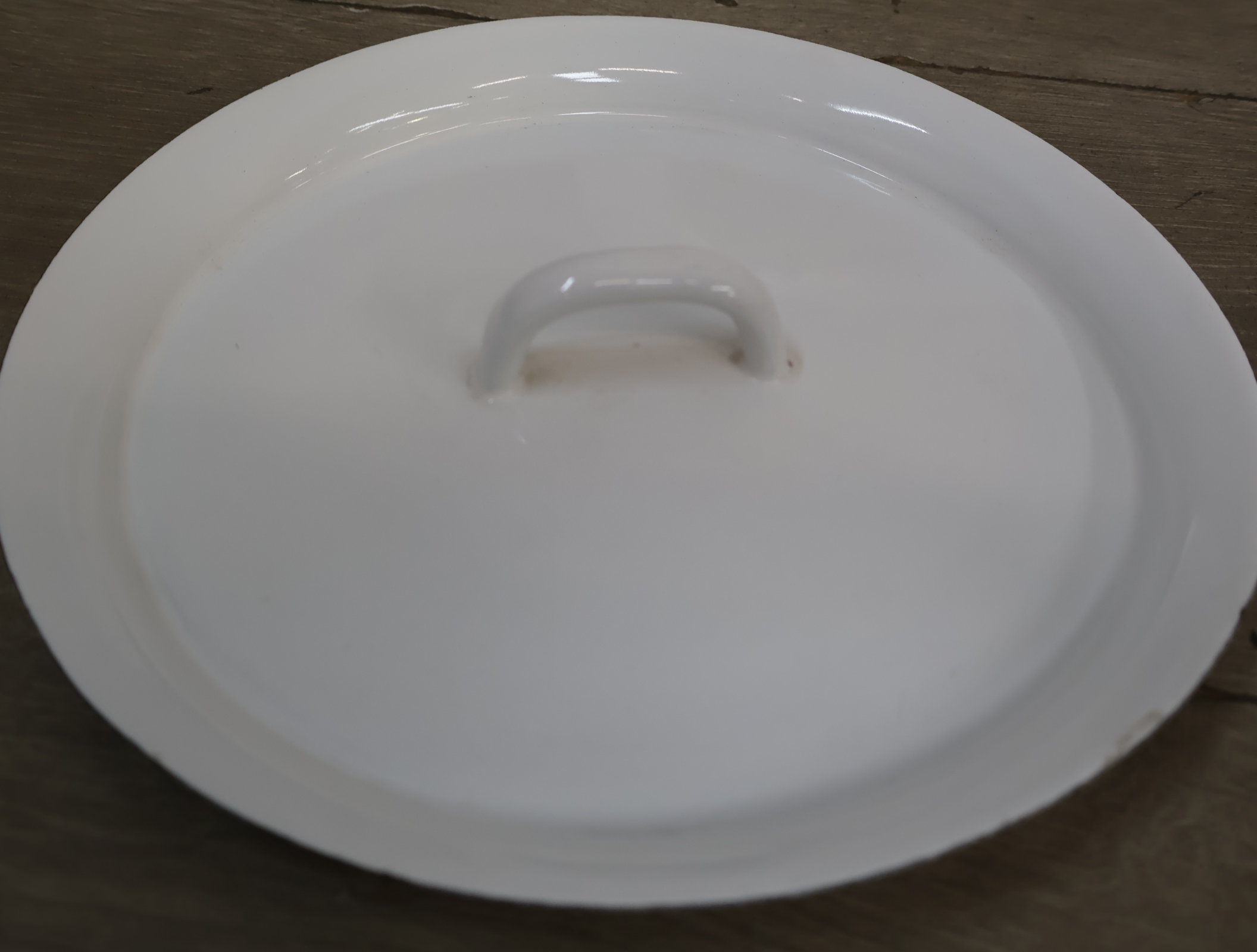 Witte geëmailleerde urinaal met deksel – foto 10 – kavel bij GSD Auctions, Zoeterwoude