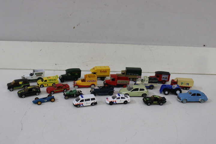 Set van diverse kleine metalen modelauto's en vrachtwagens – foto 4 – kavel bij GSD Auctions, Zoeterwoude