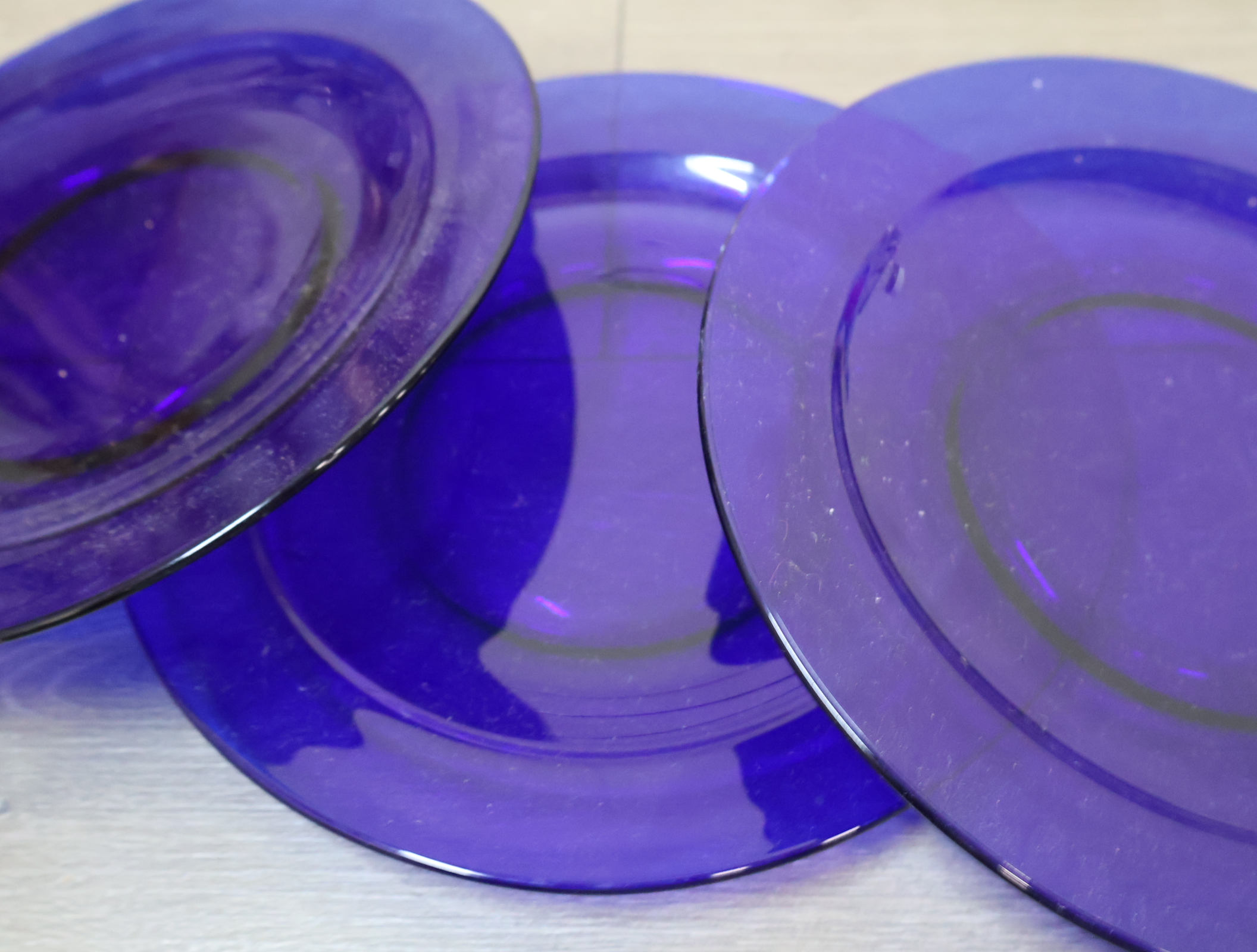 Drie-etalage fruit schaal op metalen standaard – foto 13 – kavel bij GSD Auctions, Zoeterwoude