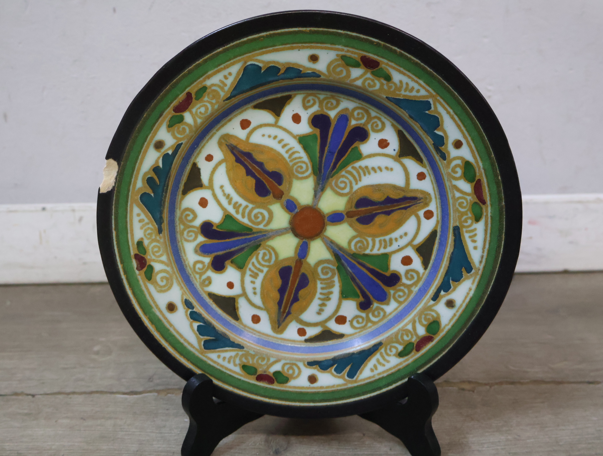 Set decoratief aardewerk met bord en beker – foto 10 – kavel bij GSD Auctions, Zoeterwoude