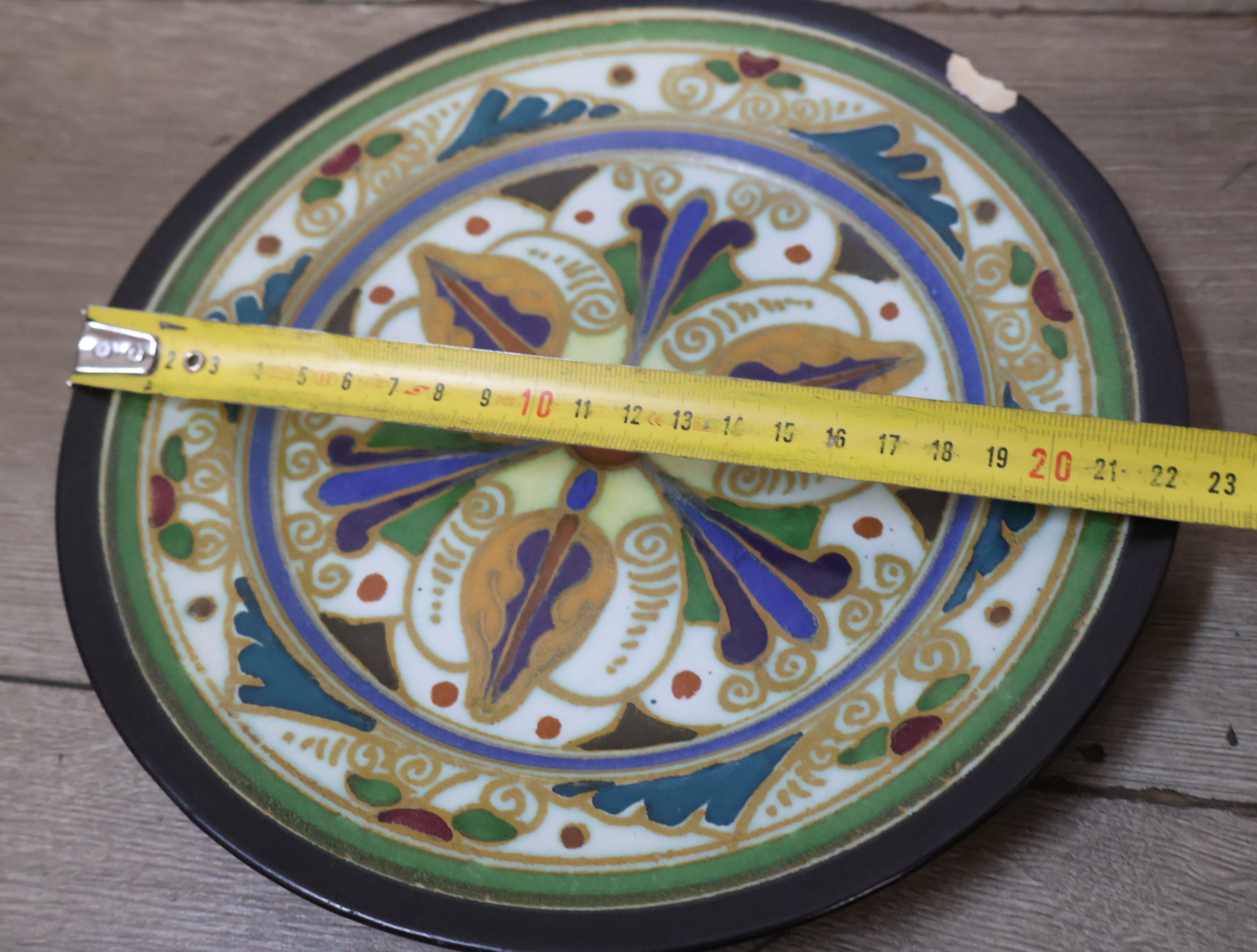 Set decoratief aardewerk met bord en beker – foto 15 – kavel bij GSD Auctions, Zoeterwoude