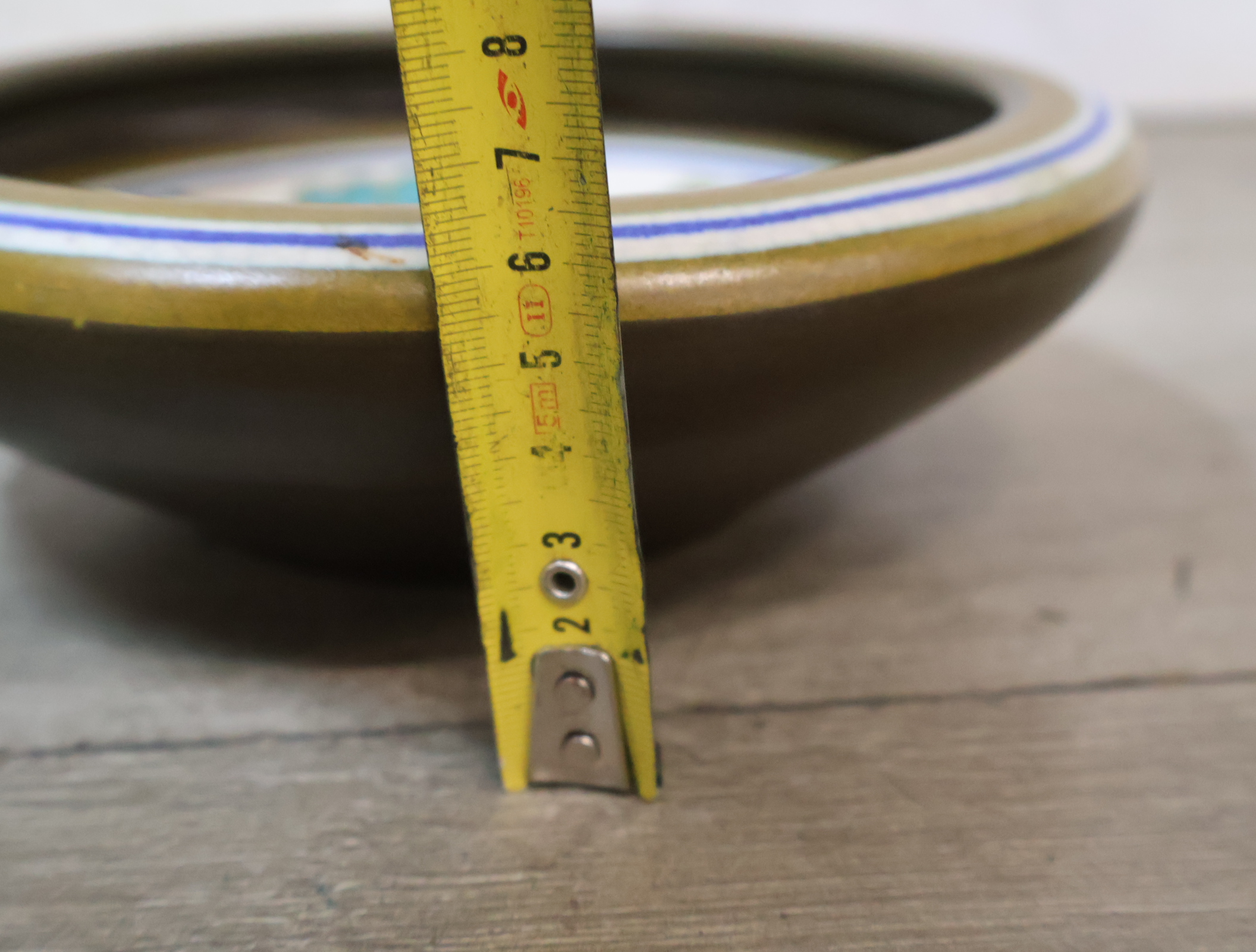 Set decoratief aardewerk met bord en beker – foto 16 – kavel bij GSD Auctions, Zoeterwoude
