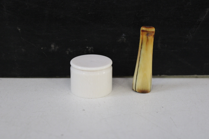 Verzameling kleine ivoor gesneden voorwerpen – foto 5 – kavel bij GSD Auctions, Zoeterwoude