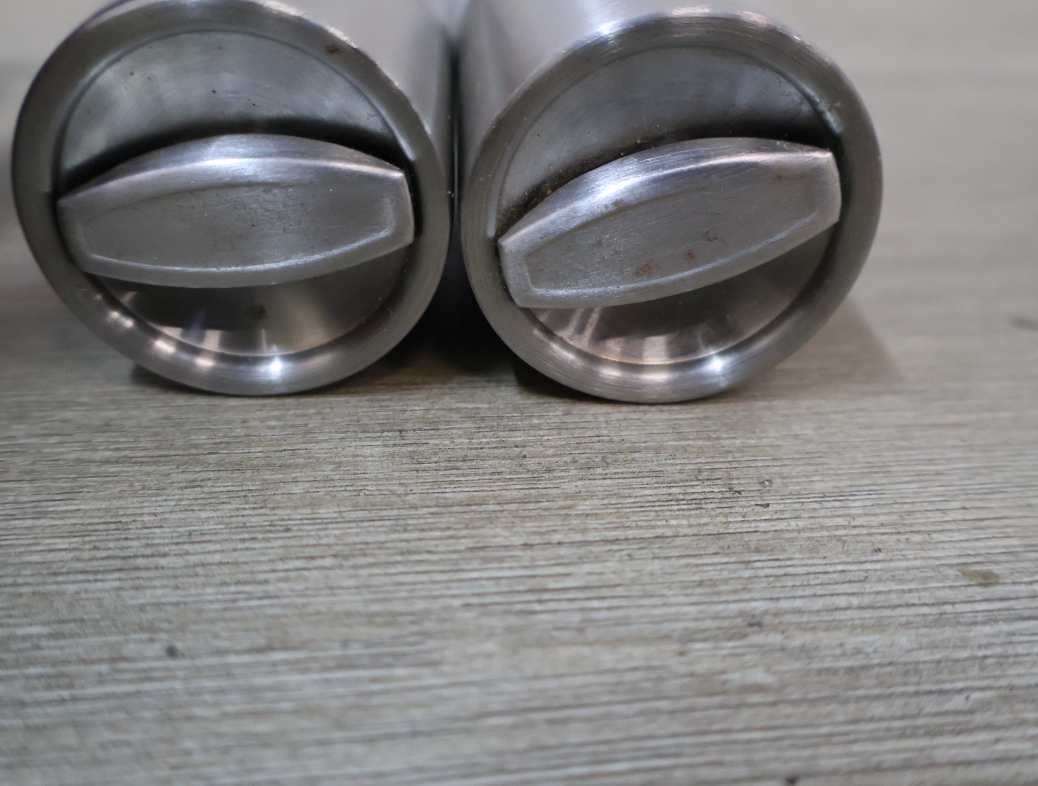 Set RVS peper-en zoutmolens – foto 10 – kavel bij GSD Auctions, Zoeterwoude