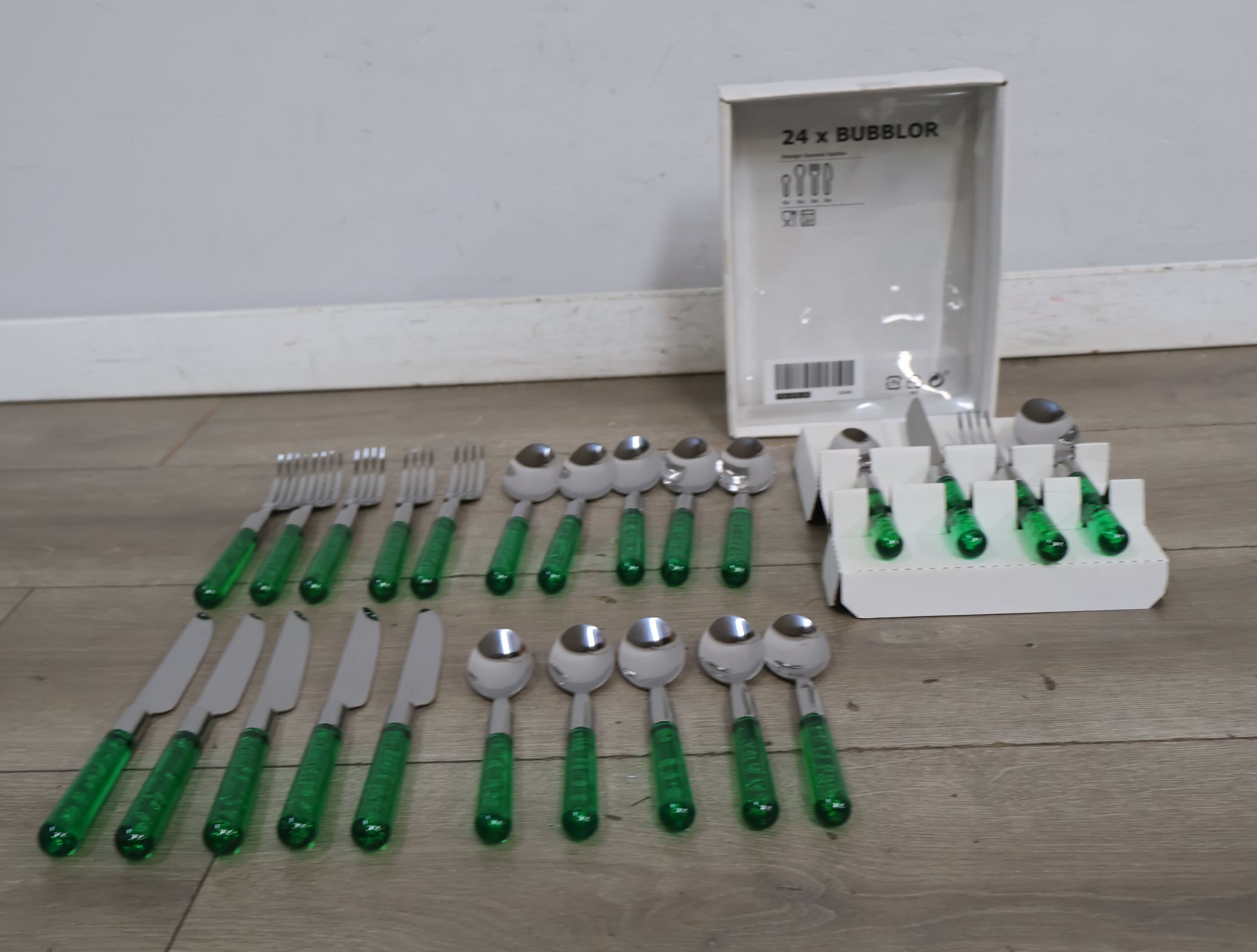 24-delig bestekset BUBBLOR met groene handvatten – foto 4 – kavel bij GSD Auctions, Zoeterwoude