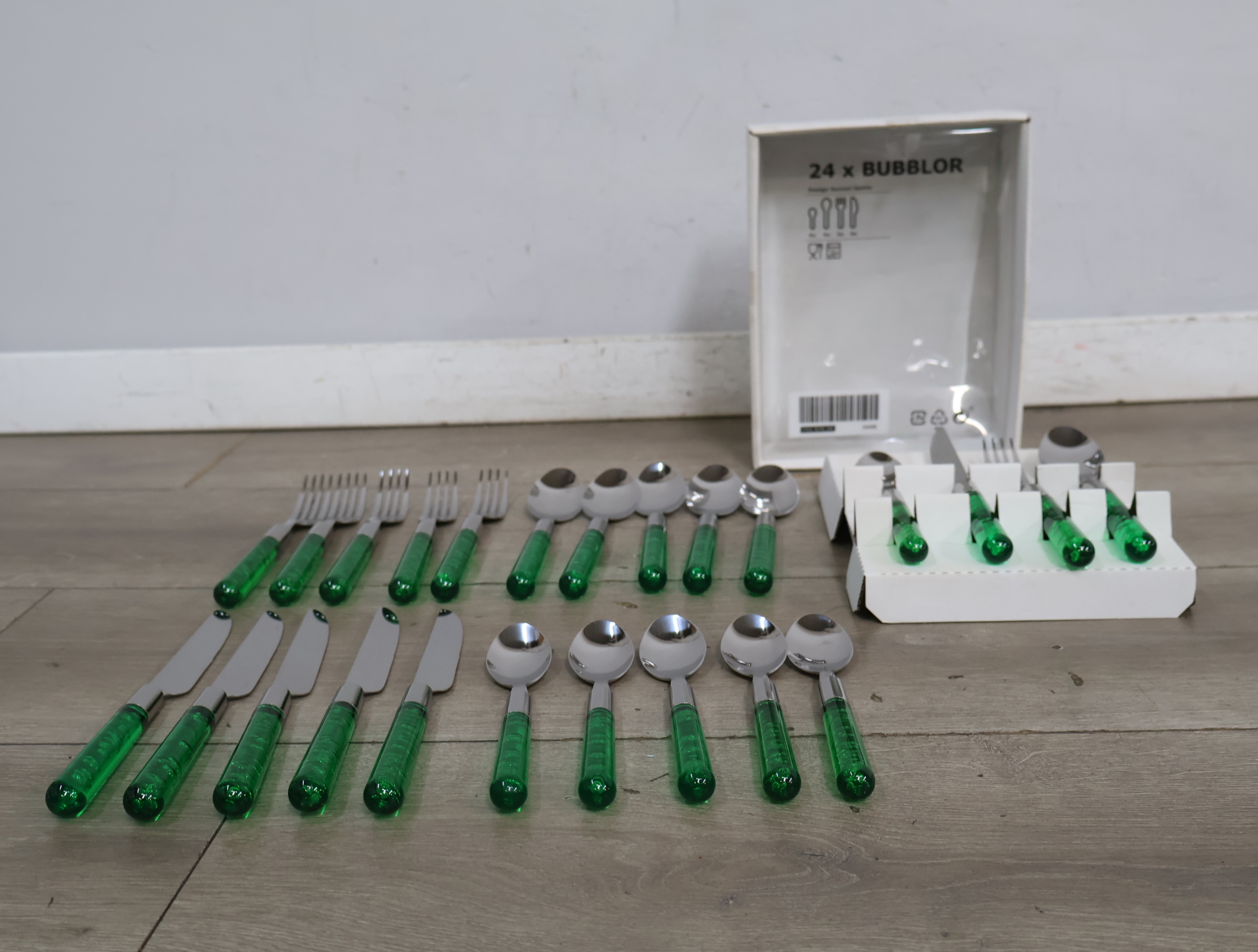 24-delig bestekset BUBBLOR met groene handvatten – foto 5 – kavel bij GSD Auctions, Zoeterwoude
