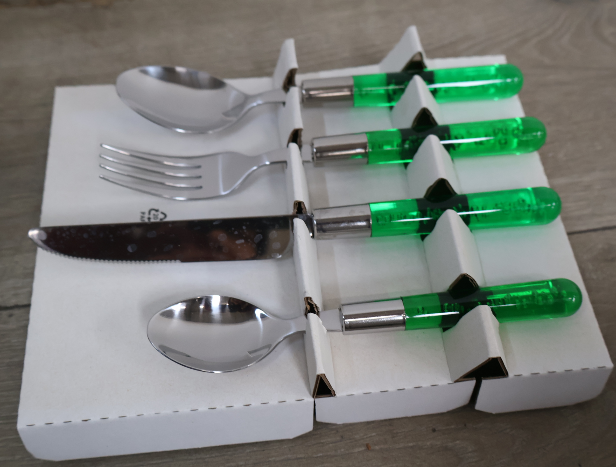 24-delig bestekset BUBBLOR met groene handvatten – foto 8 – kavel bij GSD Auctions, Zoeterwoude