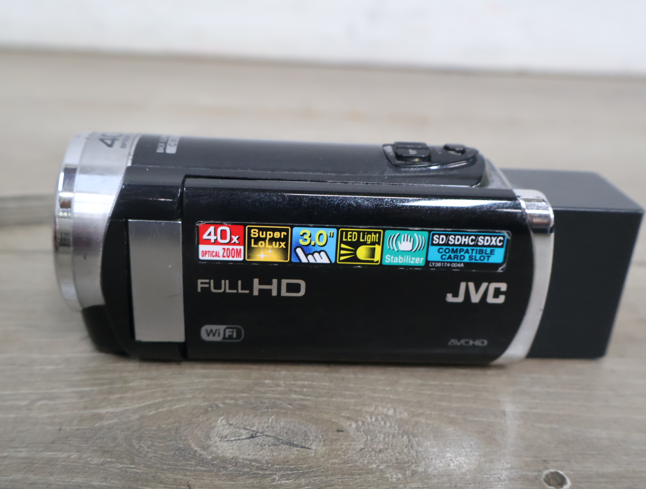 JVC Full HD Camcorder met 40x Optische Zoom – foto 3 – kavel bij GSD Auctions, Zoeterwoude