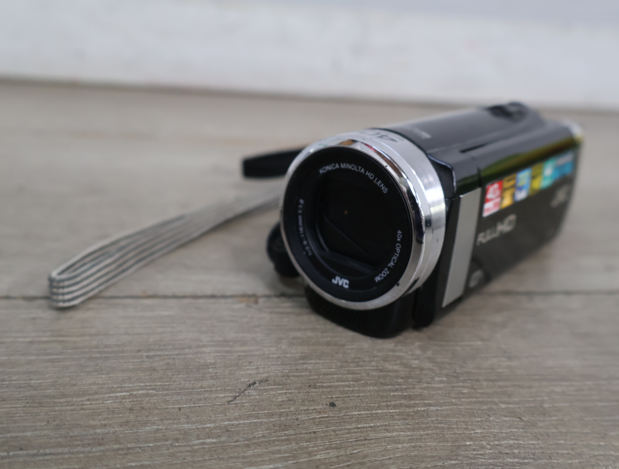 JVC Full HD Camcorder met 40x Optische Zoom – foto 4 – kavel bij GSD Auctions, Zoeterwoude