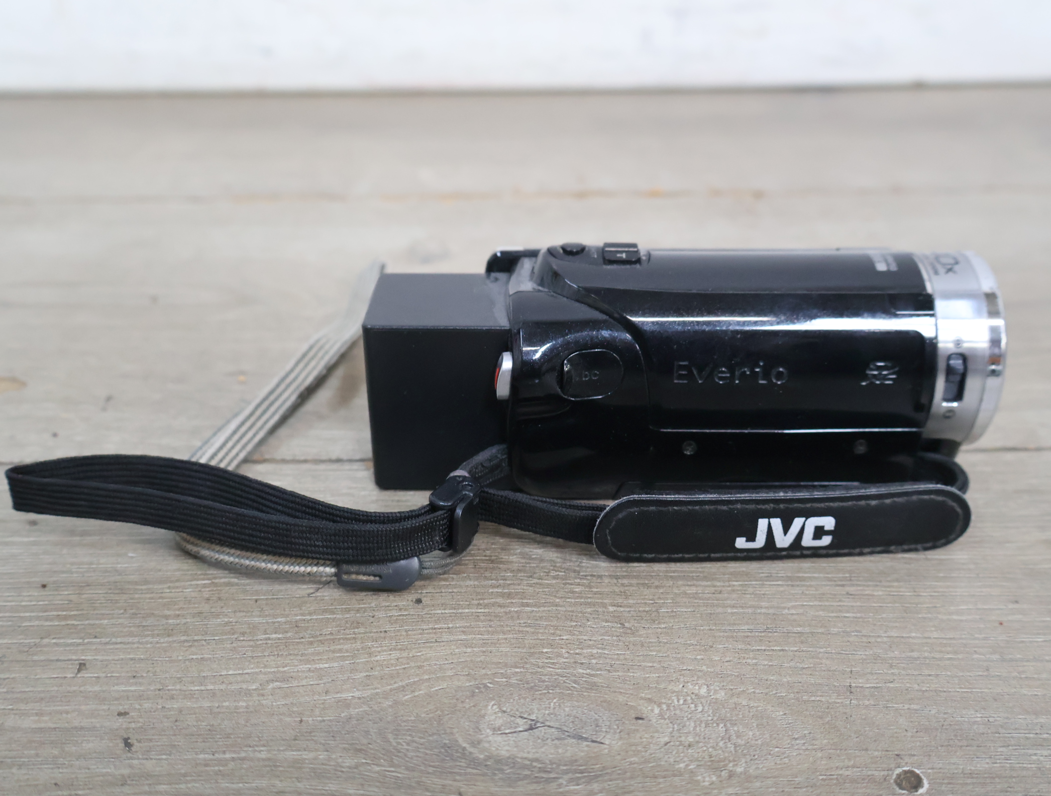 JVC Full HD Camcorder met 40x Optische Zoom – foto 6 – kavel bij GSD Auctions, Zoeterwoude