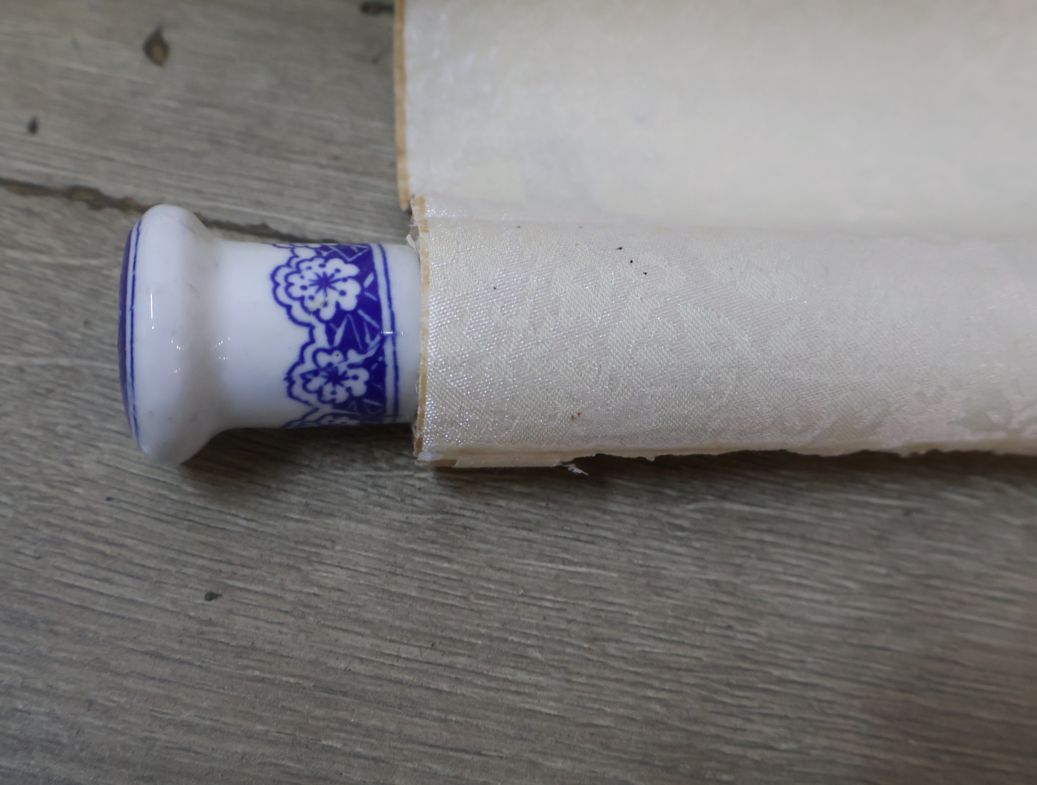 Set van twee traditionele Aziatische decoratieve wandrollen met vogelmotief – foto 12 – kavel bij GSD Auctions, Zoeterwoude