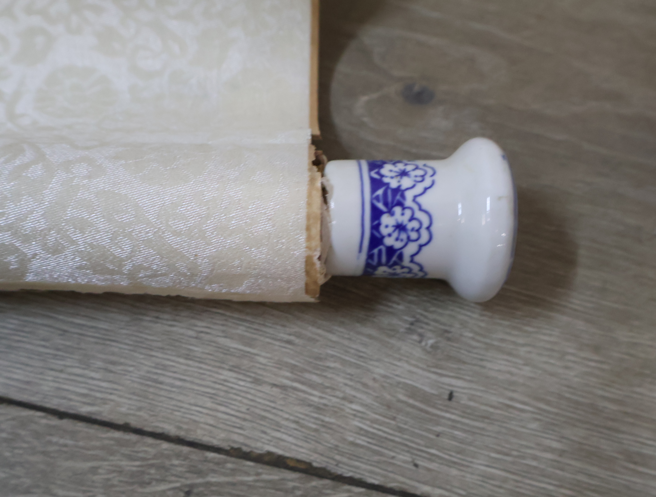 Set van twee traditionele Aziatische decoratieve wandrollen met vogelmotief – foto 13 – kavel bij GSD Auctions, Zoeterwoude