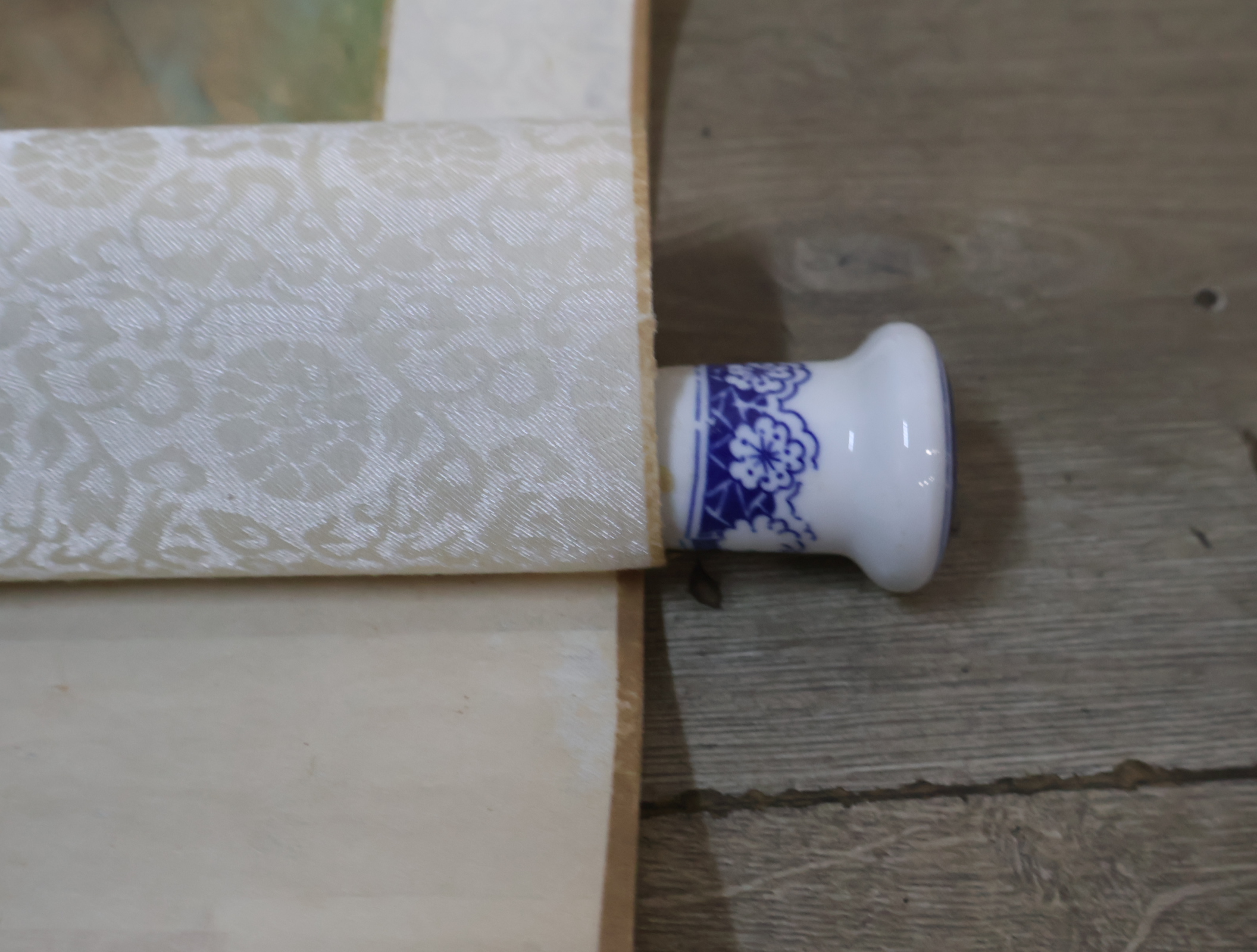 Set van twee traditionele Aziatische decoratieve wandrollen met vogelmotief – foto 24 – kavel bij GSD Auctions, Zoeterwoude