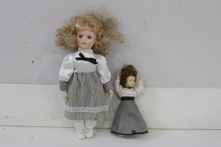 Set van acht vintage porseleinen poppen met kleding – foto 5 – kavel bij GSD Auctions, Zoeterwoude