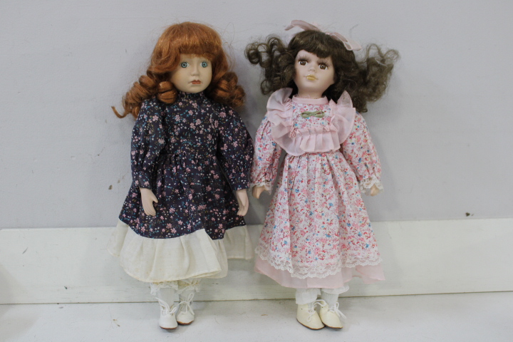 Set van acht vintage porseleinen poppen met kleding – foto 9 – kavel bij GSD Auctions, Zoeterwoude