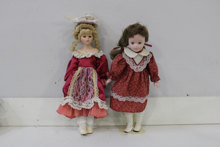 Set van acht vintage porseleinen poppen met kleding – foto 11 – kavel bij GSD Auctions, Zoeterwoude