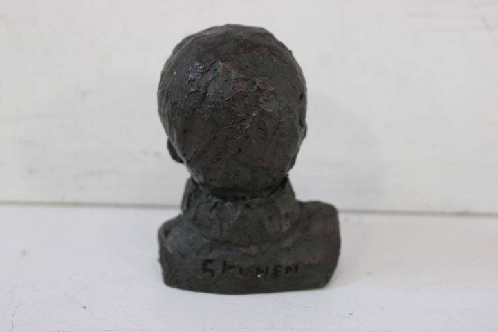 Set van drie buste beelden van kinderen – foto 6 – kavel bij GSD Auctions, Zoeterwoude