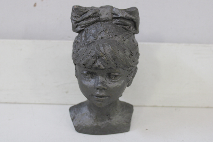 Set van drie buste beelden van kinderen – foto 14 – kavel bij GSD Auctions, Zoeterwoude