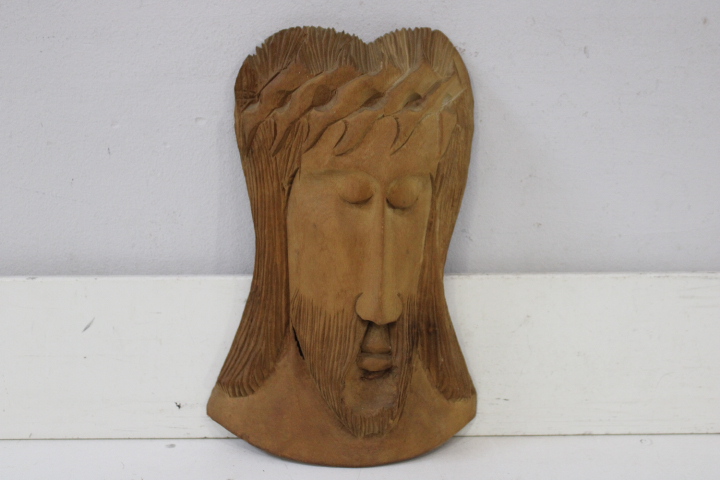 Houten wandsculptuur van een gezicht – foto 3 – kavel bij GSD Auctions, Zoeterwoude