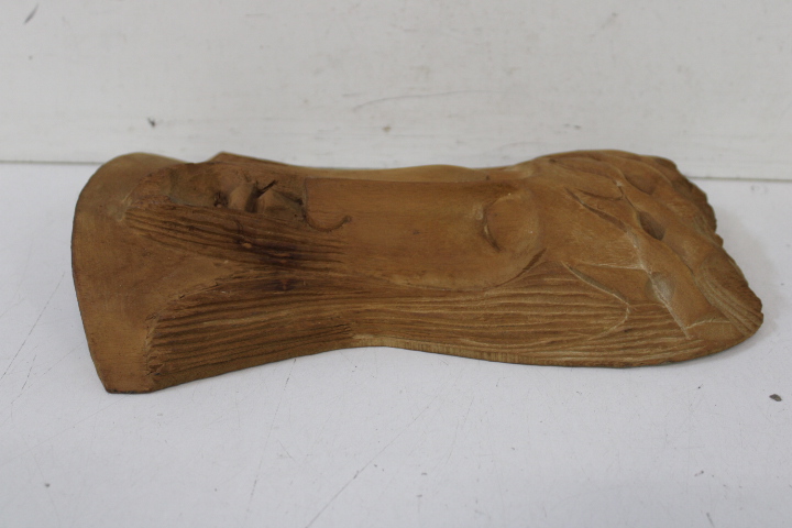 Houten wandsculptuur van een gezicht – foto 7 – kavel bij GSD Auctions, Zoeterwoude