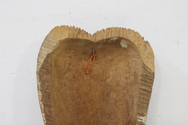 Houten wandsculptuur van een gezicht – foto 10 – kavel bij GSD Auctions, Zoeterwoude