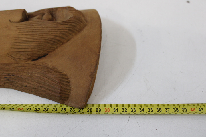 Houten wandsculptuur van een gezicht – foto 12 – kavel bij GSD Auctions, Zoeterwoude