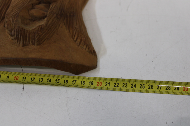 Houten wandsculptuur van een gezicht – foto 13 – kavel bij GSD Auctions, Zoeterwoude
