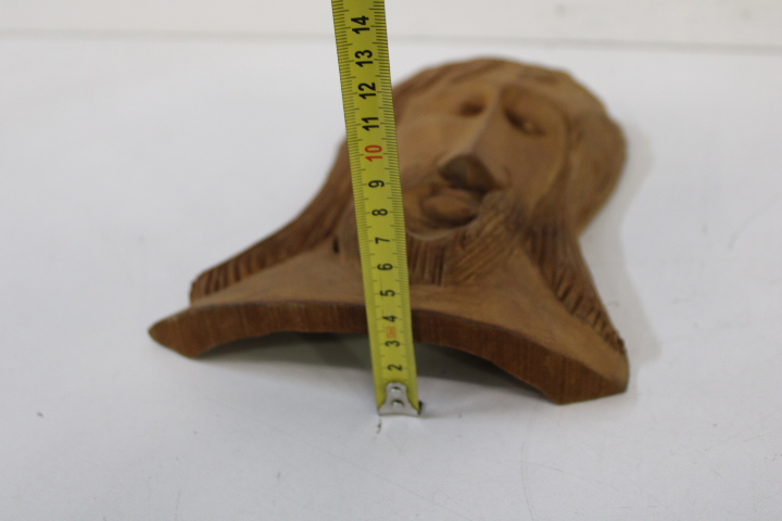 Houten wandsculptuur van een gezicht – foto 14 – kavel bij GSD Auctions, Zoeterwoude