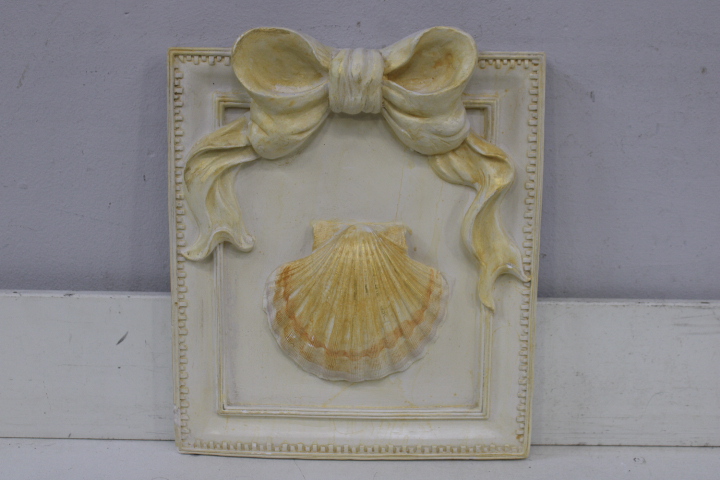 Decoratief wandpaneel met strik en schelp – foto 3 – kavel bij GSD Auctions, Zoeterwoude
