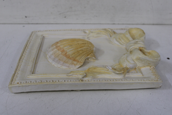 Decoratief wandpaneel met strik en schelp – foto 8 – kavel bij GSD Auctions, Zoeterwoude