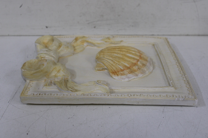 Decoratief wandpaneel met strik en schelp – foto 10 – kavel bij GSD Auctions, Zoeterwoude
