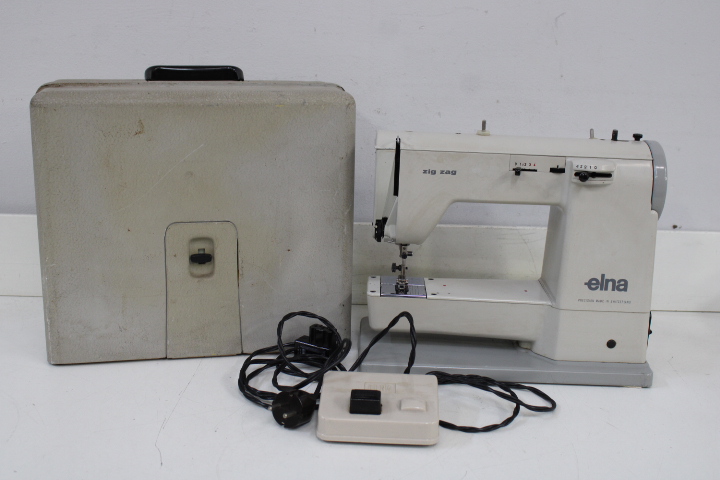 Elna Zig Zag Naaimachine met Koffer – foto 3 – kavel bij GSD Auctions, Zoeterwoude