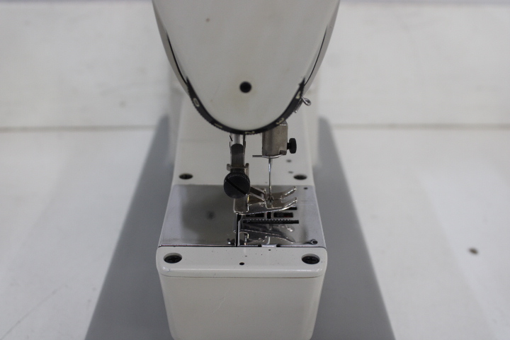 Elna Zig Zag Naaimachine met Koffer – foto 20 – kavel bij GSD Auctions, Zoeterwoude