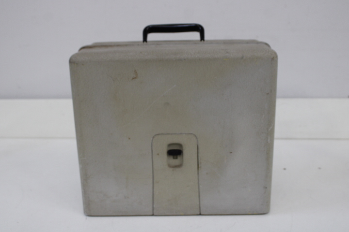 Elna Zig Zag Naaimachine met Koffer – foto 25 – kavel bij GSD Auctions, Zoeterwoude